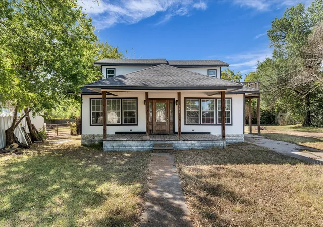 Photo 1 of Single family home for sale at 101 S Archer St, Groesbeck, TX 76642 | MLS# 21360232 | Listing updated on 2026-08-17