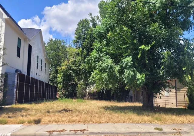Photo 1 of Land for sale at 1115 Bayonne St, Dallas, TX 75212 | MLS# 21361567 | Listing updated on 2026-08-19