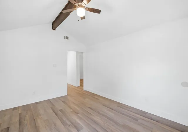 Photo 3 of Single family home for sale at 905 N Rusk St, Weatherford, TX 76086 | MLS# 21360732 | Listing updated on 2026-08-18