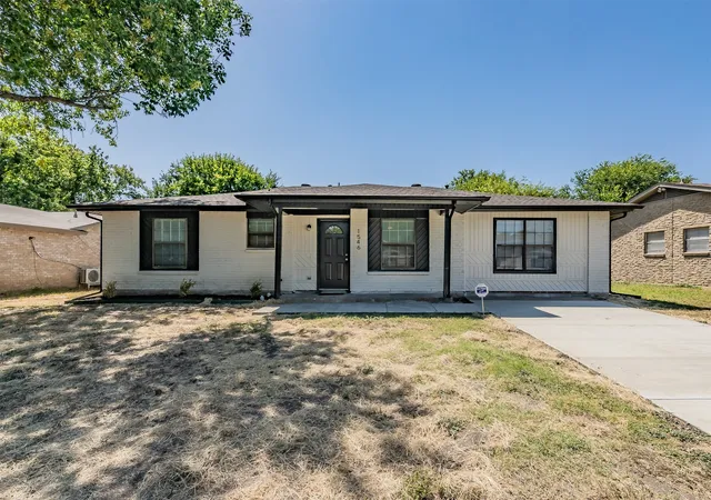 Photo 1 of Sale Pending at 1546 Oakbrook St, Lancaster, TX 75134 | MLS# 21361380 | Listing updated on 2026-08-30