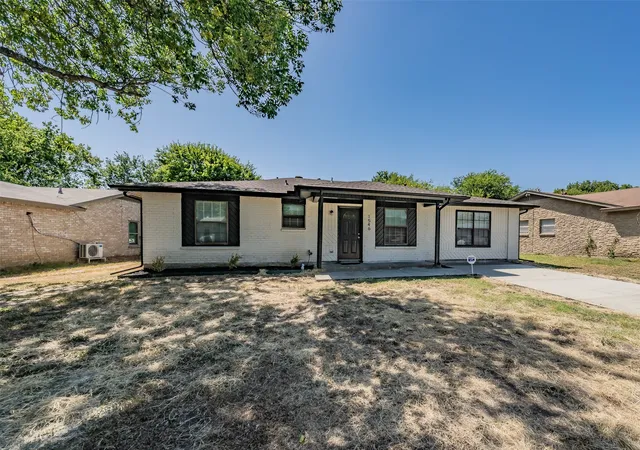 Photo 2 of Sale Pending at 1546 Oakbrook St, Lancaster, TX 75134 | MLS# 21361380 | Listing updated on 2026-08-30
