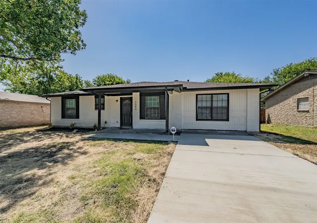 Photo 3 of Sale Pending at 1546 Oakbrook St, Lancaster, TX 75134 | MLS# 21361380 | Listing updated on 2026-08-30