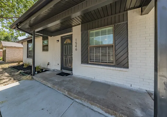 Photo 3 of Sale Pending at 1546 Oakbrook St, Lancaster, TX 75134 | MLS# 21361380 | Listing updated on 2026-08-30