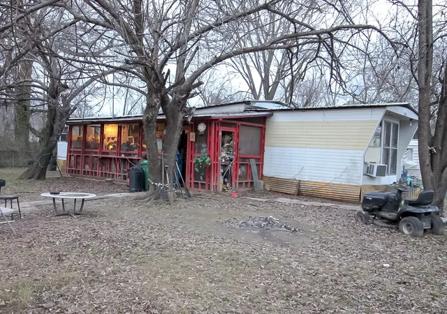 Photo 1 of Manufactured home for sale at 210 E 9th, Hooks, TX 75561 | MLS# 21361631 | Listing updated on 2026-08-31
