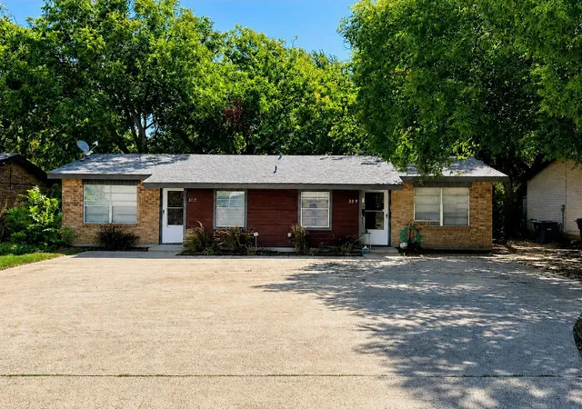 Photo 1 of Multi family home for sale at 307 Elliott St, Arlington, TX 76013 | MLS# 21356239 | Listing updated on 2026-08-17