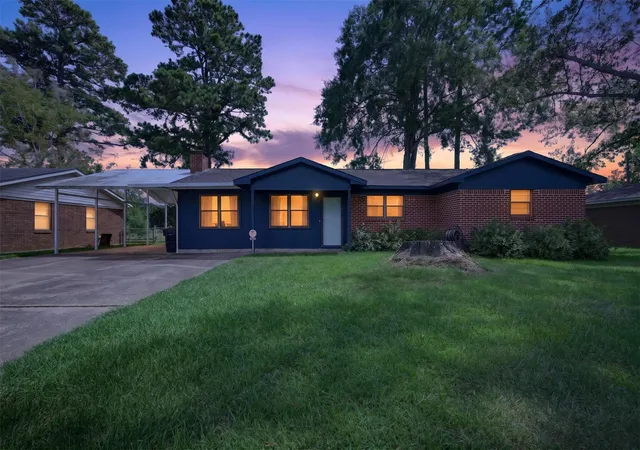 Photo 2 of Single family home for sale at 5619 Knollcrest Dr, Shreveport, LA 71129 | MLS# 21361549 | Listing updated on 2026-08-17