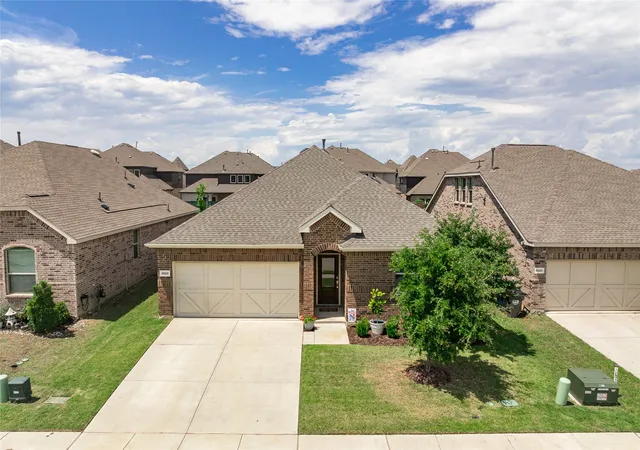 Photo 1 of Single family home for sale at 5829 Pensby Dr, Aubrey, TX 76227 | MLS# 21361597 | Listing updated on 2026-10-07