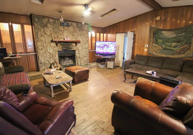 Photo 3 of Manufactured home for sale at 204 E 9th, Hooks, TX 75561 | MLS# 21361653 | Listing updated on 2026-08-31