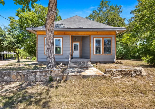 Photo 1 of Single family home for sale at 314 N Harding St, Fort Worth, TX 76102 | MLS# 21361645 | Listing updated on 2026-08-17