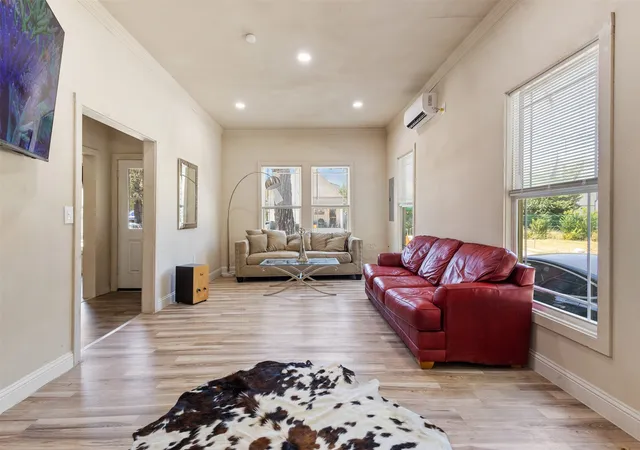 Photo 2 of Single family home for sale at 314 N Harding St, Fort Worth, TX 76102 | MLS# 21361645 | Listing updated on 2026-08-17