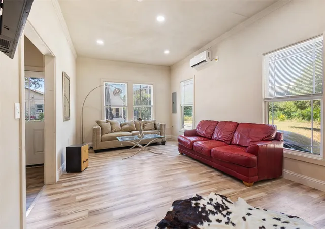 Photo 3 of Single family home for sale at 314 N Harding St, Fort Worth, TX 76102 | MLS# 21361645 | Listing updated on 2026-08-17