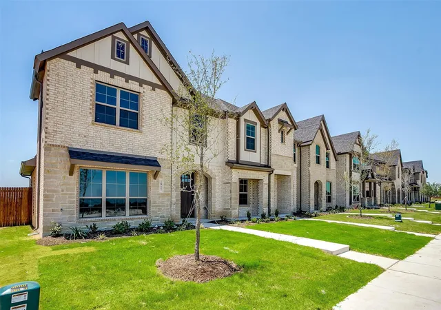 Photo 1 of Townhouse for sale at 815 Homeplace Cir, Mansfield, TX 76063 | MLS# 21361700 | Listing updated on 2026-08-17