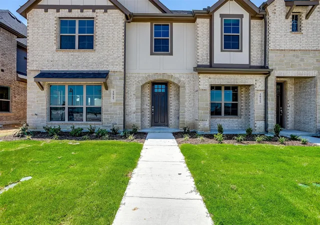 Photo 2 of Townhouse for sale at 815 Homeplace Cir, Mansfield, TX 76063 | MLS# 21361700 | Listing updated on 2026-08-17