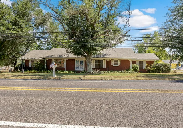 Photo 1 of Single family home for sale at 717 E First St, Hughes Springs, TX 75656 | MLS# 21361688 | Listing updated on 2026-08-17