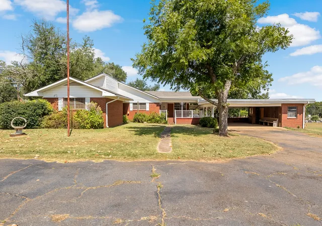 Photo 2 of Single family home for sale at 717 E First St, Hughes Springs, TX 75656 | MLS# 21361688 | Listing updated on 2026-08-17