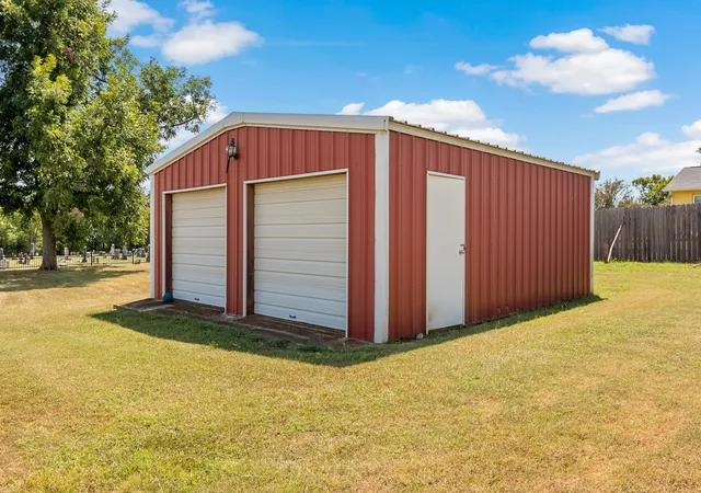 Photo 3 of Single family home for sale at 717 E First St, Hughes Springs, TX 75656 | MLS# 21361688 | Listing updated on 2026-08-17