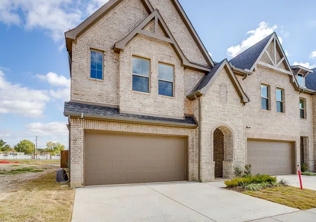 Photo 3 of Townhouse for sale at 1542 Homeplace Cir, Mansfield, TX 76063 | MLS# 21361719 | Listing updated on 2026-08-17