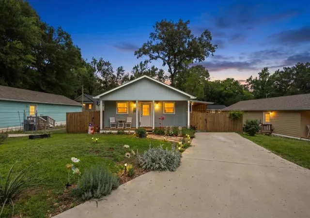Photo 2 of Single family home for sale at 215 Hull St, Gladewater, TX 75647 | MLS# 21360753 | Listing updated on 2026-08-18