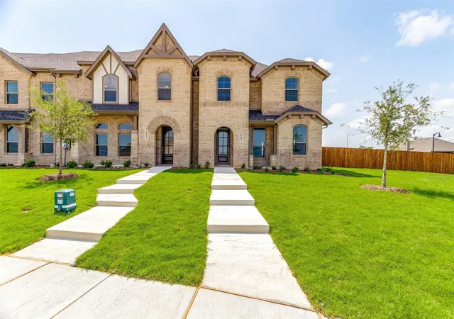 Photo 1 of Townhouse for sale at 1533 Homeplace Cir, Mansfield, TX 76063 | MLS# 21361735 | Listing updated on 2026-08-17