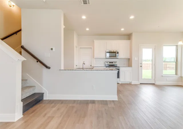 Photo 4 of Townhouse for sale at 1533 Homeplace Cir, Mansfield, TX 76063 | MLS# 21361735 | Listing updated on 2026-08-17