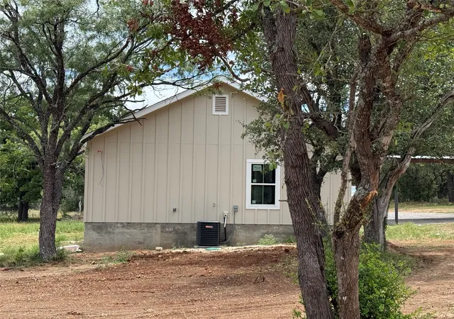 Photo 3 of Single family home for sale at 1882 County Road 1154, Lampasas, TX 76550 | MLS# 21350076 | Listing updated on 2026-08-17