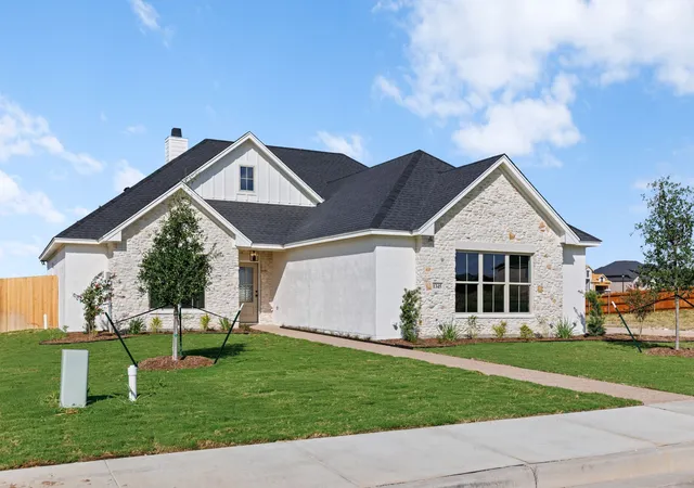 Photo 1 of Single family home for sale at 1345 Tahonta Dr, Hewitt, TX 76643 | MLS# 21361717 | Listing updated on 2026-08-27