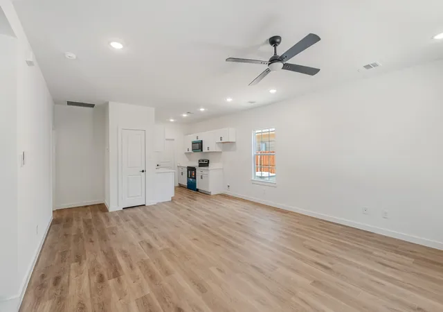 Photo 4 of Single family home for sale at 108 Navajo Dr, Mabank, TX 75156 | MLS# 21361759 | Listing updated on 2026-08-17
