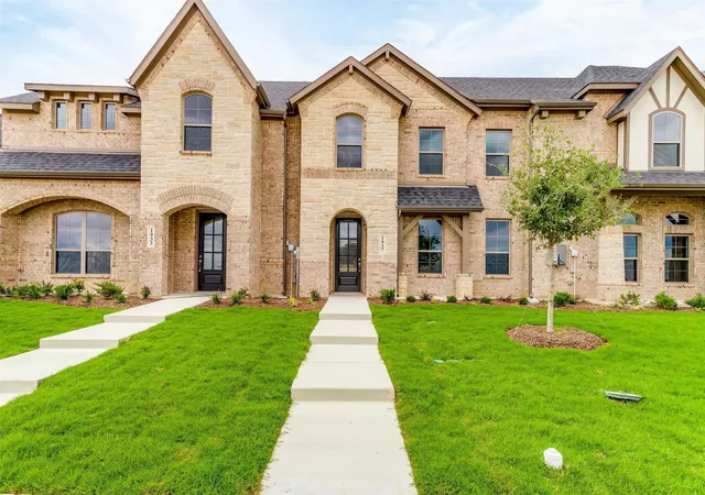 Photo 2 of Townhouse for sale at 1529 Homeplace Cir, Mansfield, TX 76063 | MLS# 21361762 | Listing updated on 2026-08-17