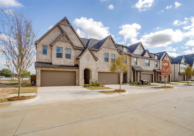Photo 3 of Sale Pending at 1550 Homeplace Cir, Mansfield, TX 76063 | MLS# 21361771 | Listing updated on 2026-09-21