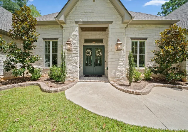 Photo 2 of Sale Pending at 15373 Lakeside Dr, Tyler, TX 75707 | MLS# 21344786 | Listing updated on 2026-08-24