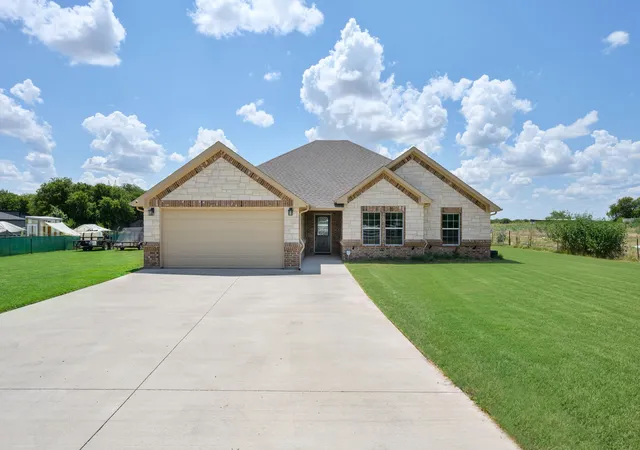 Photo 1 of Single family home for sale at 3213 Falcon Dr, Joshua, TX 76058 | MLS# 21355396 | Listing updated on 2026-08-30