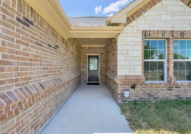 Photo 2 of Single family home for sale at 3213 Falcon Dr, Joshua, TX 76058 | MLS# 21355396 | Listing updated on 2026-08-30