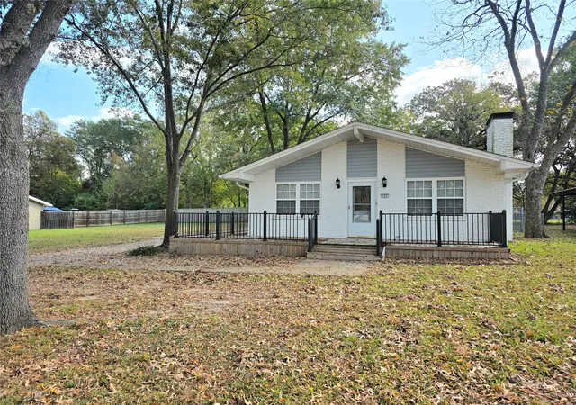 Photo 1 of Single family home for sale at 131 Ocean Dr, Gun Barrel City, TX 75156 | MLS# 21361836 | Listing updated on 2026-08-18