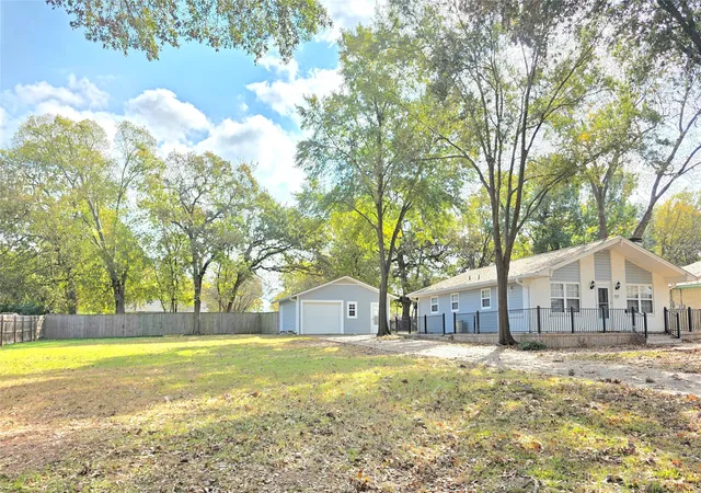 Photo 2 of Single family home for sale at 131 Ocean Dr, Gun Barrel City, TX 75156 | MLS# 21361836 | Listing updated on 2026-08-18