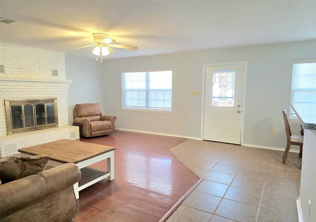 Photo 3 of Single family home for sale at 131 Ocean Dr, Gun Barrel City, TX 75156 | MLS# 21361836 | Listing updated on 2026-08-18