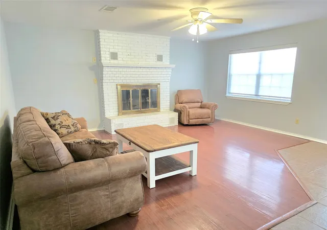 Photo 4 of Single family home for sale at 131 Ocean Dr, Gun Barrel City, TX 75156 | MLS# 21361836 | Listing updated on 2026-08-18
