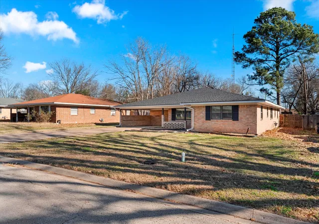 Photo 2 of Single family home for sale at 601 N 38th St, Corsicana, TX 75110 | MLS# 21361711 | Listing updated on 2026-08-18