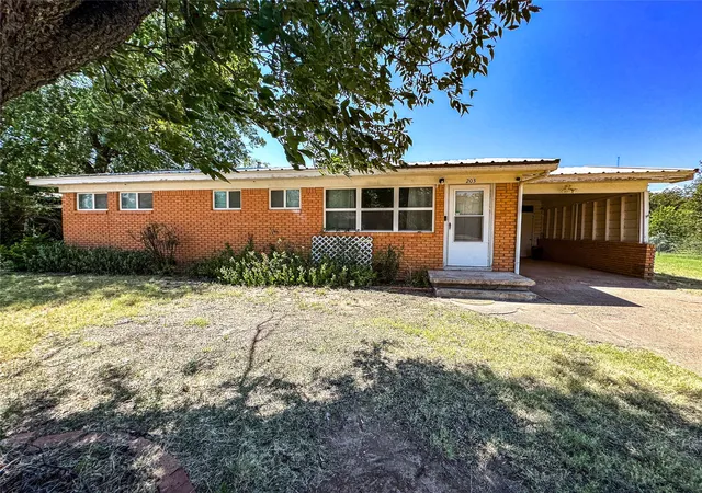 Photo 1 of Single family home for sale at 203 N Avenue M, Haskell, TX 79521 | MLS# 21359182 | Listing updated on 2026-08-18