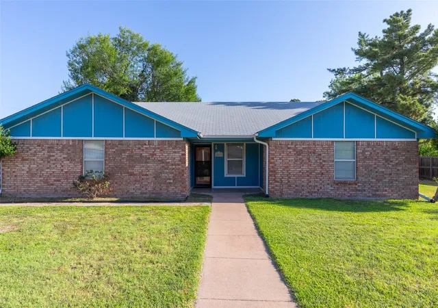 Photo 1 of Single family home for sale at 426 Pleasant Ln, Clyde, TX 79510 | MLS# 21357444 | Listing updated on 2026-10-02