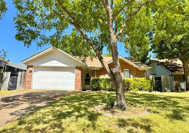 Photo 1 of Single family home for sale at 1809 Westgate Dr, Terrell, TX 75160 | MLS# 21361851 | Listing updated on 2026-08-18