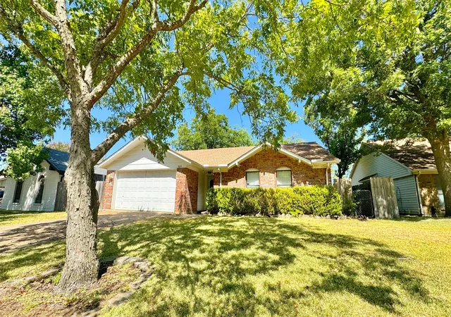 Photo 3 of Single family home for sale at 1809 Westgate Dr, Terrell, TX 75160 | MLS# 21361851 | Listing updated on 2026-08-18