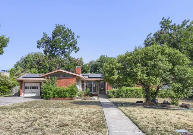 Photo 2 of Sale Pending at 6716 Woodstock Rd, Fort Worth, TX 76116 | MLS# 21360655 | Listing updated on 2026-08-28