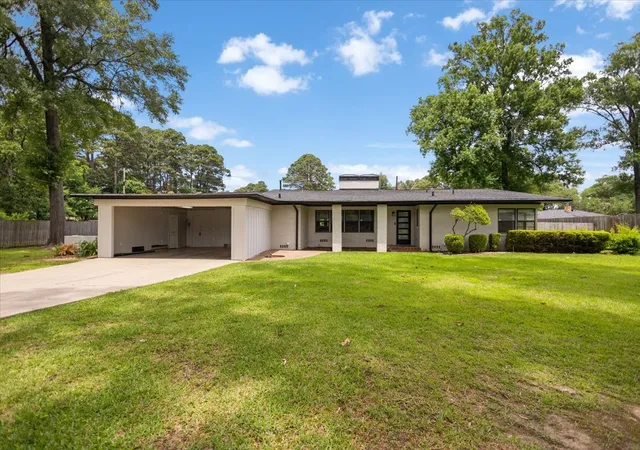 Photo 1 of Single family home for sale at 1007 Lincoln Dr, Longview, TX 75604 | MLS# 21360755 | Listing updated on 2026-08-18
