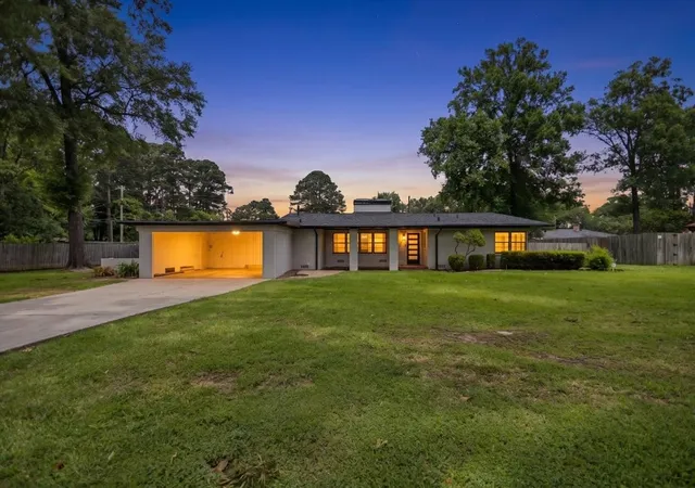Photo 2 of Single family home for sale at 1007 Lincoln Dr, Longview, TX 75604 | MLS# 21360755 | Listing updated on 2026-08-18