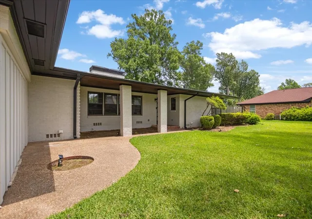 Photo 3 of Single family home for sale at 1007 Lincoln Dr, Longview, TX 75604 | MLS# 21360755 | Listing updated on 2026-08-18