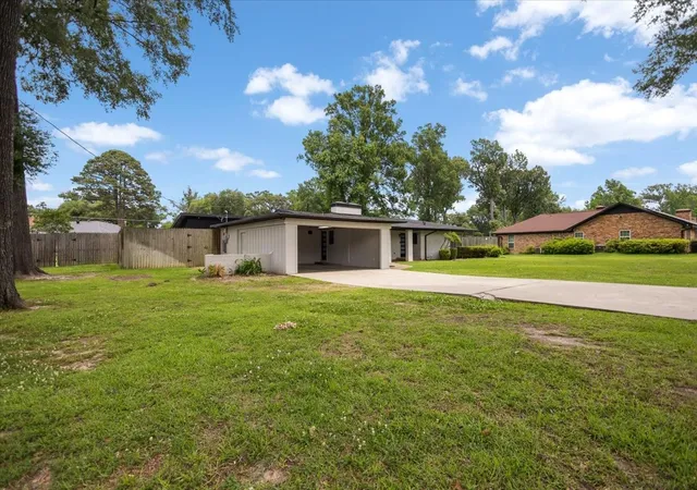 Photo 4 of Single family home for sale at 1007 Lincoln Dr, Longview, TX 75604 | MLS# 21360755 | Listing updated on 2026-08-18