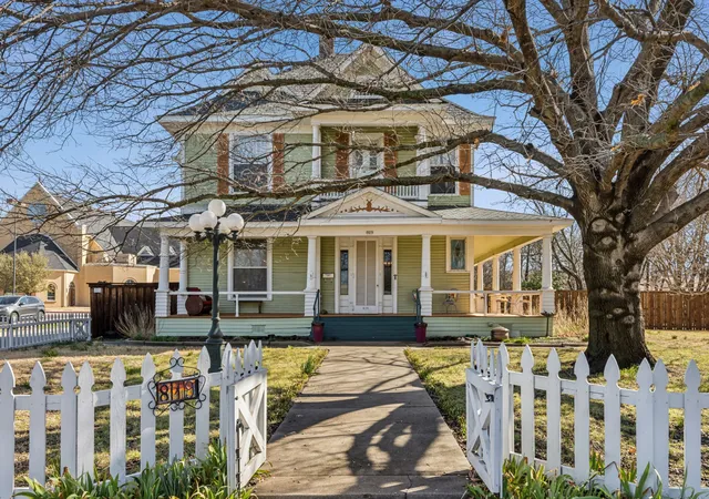 Photo 1 of Single family home for sale at 819 S Crockett St, Sherman, TX 75090 | MLS# 21362054 | Listing updated on 2026-09-27