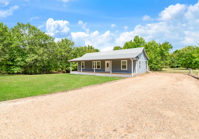 Single family home for sale at 9006 County Road 43200, Powderly, TX 75473 | MLS# 21361895