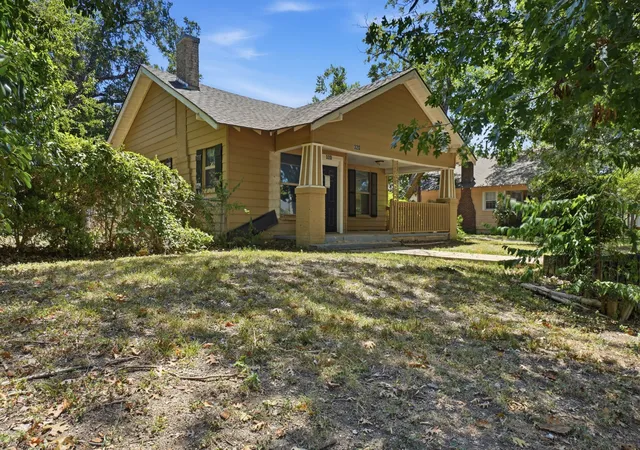 Photo 2 of Sale Pending at 320 Kirven Ave, Waxahachie, TX 75165 | MLS# 21361420 | Listing updated on 2026-08-25
