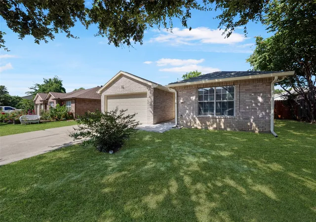 Photo 2 of Single family home for sale at 1024 Lake Trail Dr, Little Elm, TX 75068 | MLS# 21346743 | Listing updated on 2026-10-05
